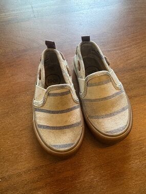 Toddler Slip-On Canvas Shoes in Tan and Brown